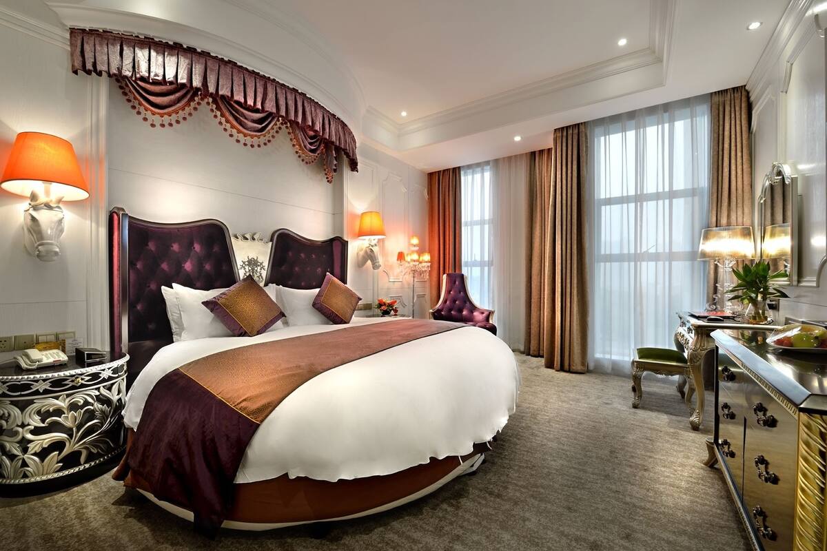 Lady Room | Minibar, in-room safe, desk