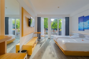 Premium-Zimmer, 2 Einzelbetten, Poolblick | Minibar, Zimmersafe, Schreibtisch, laptopgeeigneter Arbeitsplatz