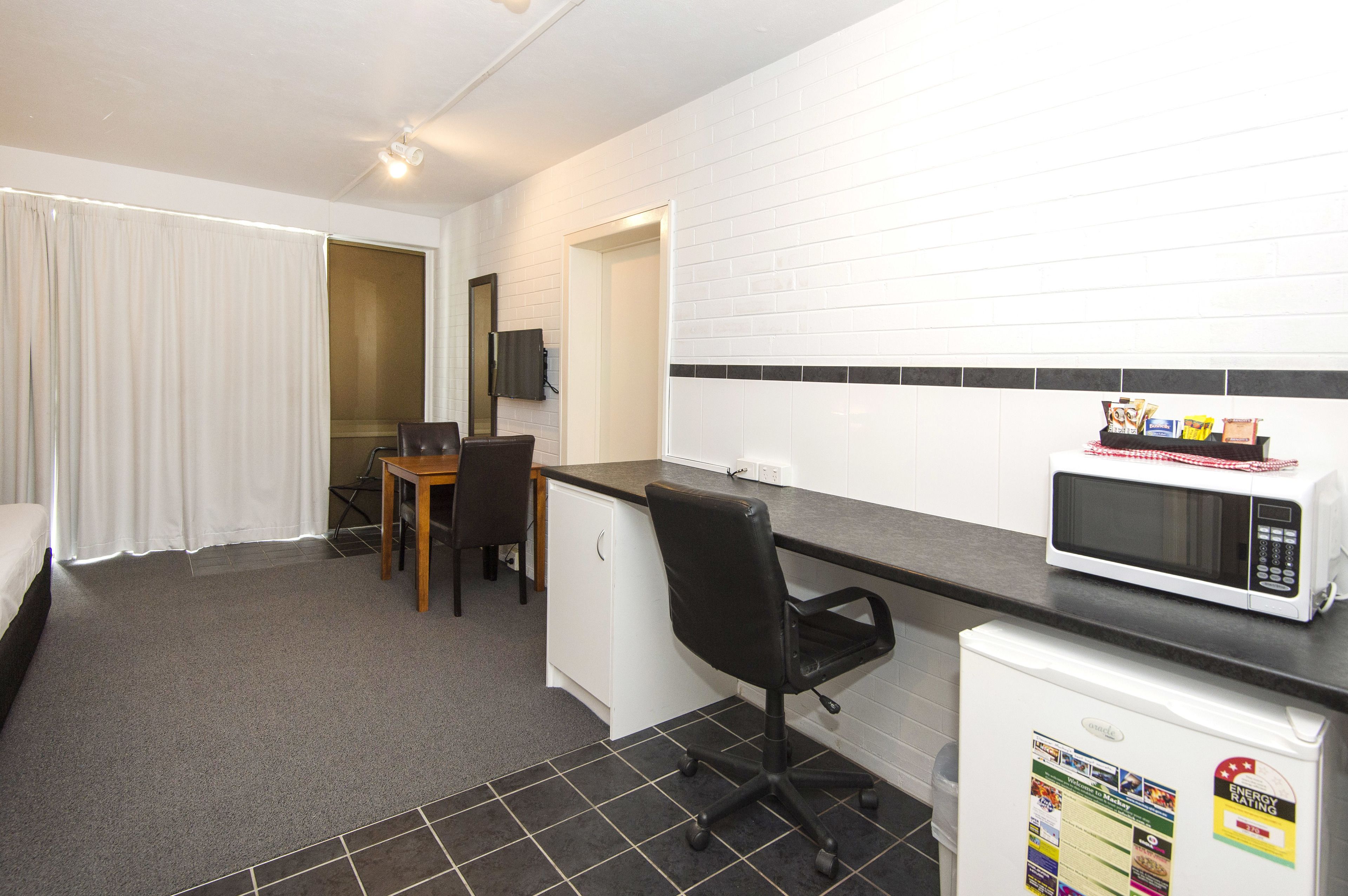 Chambre Standard | Bureau, espace de travail pour ordinateurs portables
