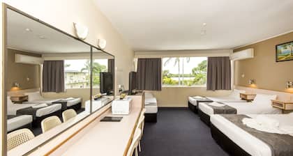 Mid City Motor Inn