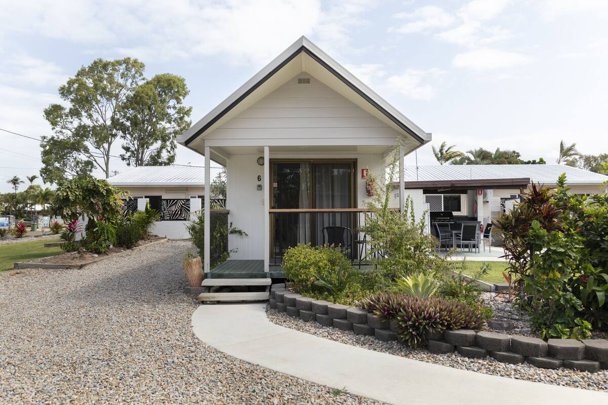 Basic Cabin, 1 Queen Bed (Studio) | Terrace/patio