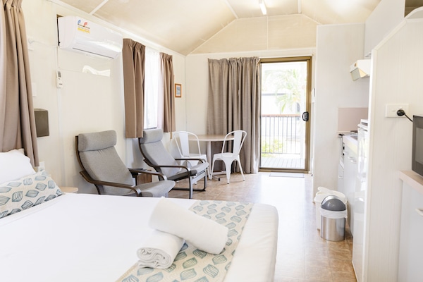 Basic Cabin, 1 Queen Bed (Studio) | Living area