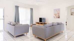 Superior Apartment, 2 Bedrooms | Living area