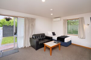 Executive Apartment, 1 Bedroom, Kitchen | Soundproofing, iron/ironing board, free WiFi, bed sheets
