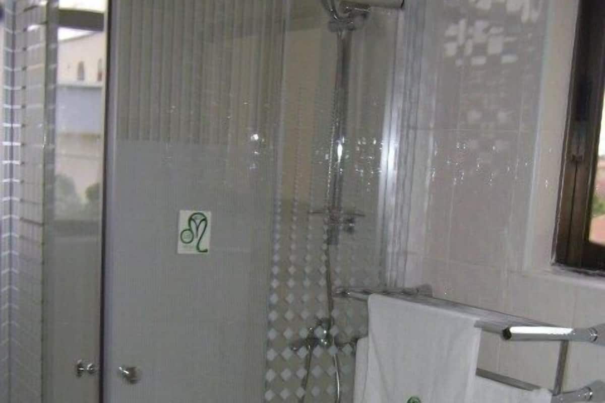 Standard Room | Bathroom | Towels
