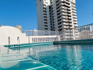 Outdoor pool - The Promenade Bangkok (Bangkok)