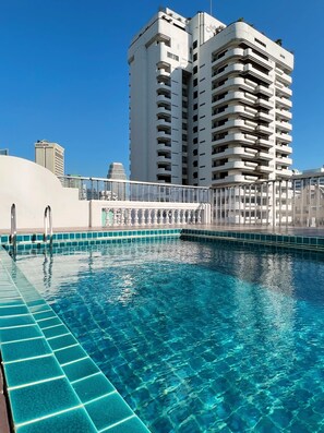 Outdoor pool - The Promenade Bangkok (Bangkok)