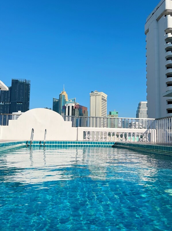 Outdoor pool - The Promenade Bangkok (Bangkok)