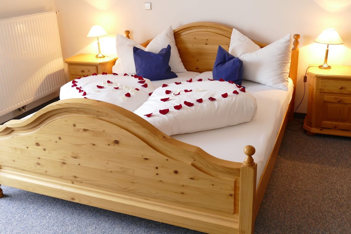 suite | minibar, in-room safe, blackout curtains, soundproofing