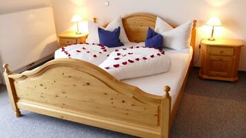 Suite | Minibar, in-room safe, blackout drapes, soundproofing