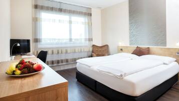 Ropa de cama hipoalergénica, escritorio y sistema de insonorización