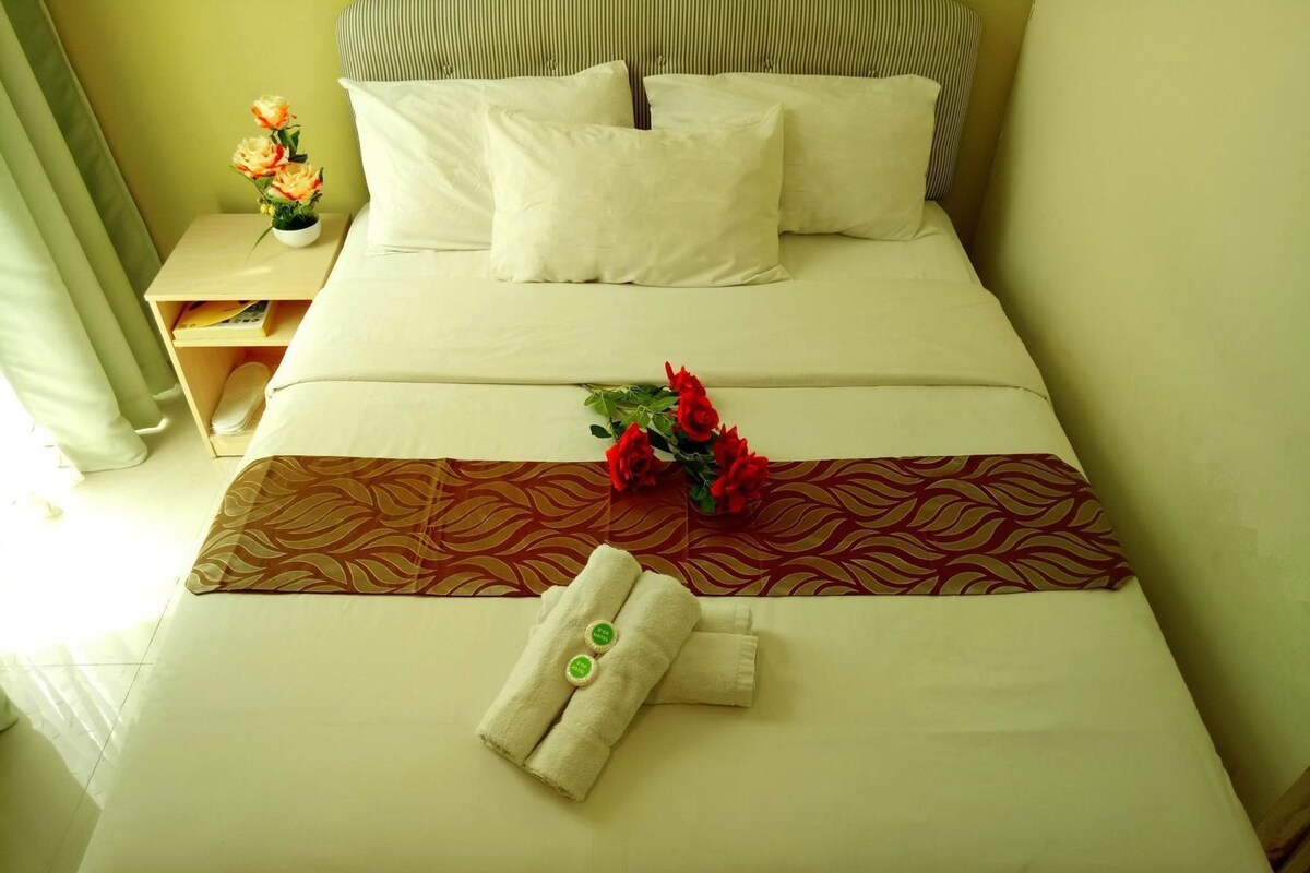 Down comforters, iron/ironing board (on request), WiFi (free)