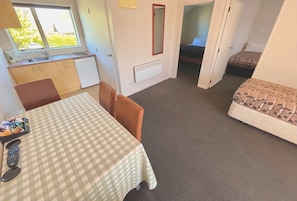 In-room safe, desk, soundproofing, iron/ironing board - Amalfi Motor Lodge (Christchurch)