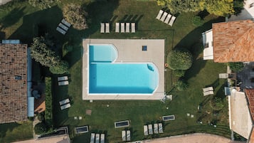 Seasonal outdoor pool, open 9:00 AM to 7:00 PM, pool loungers