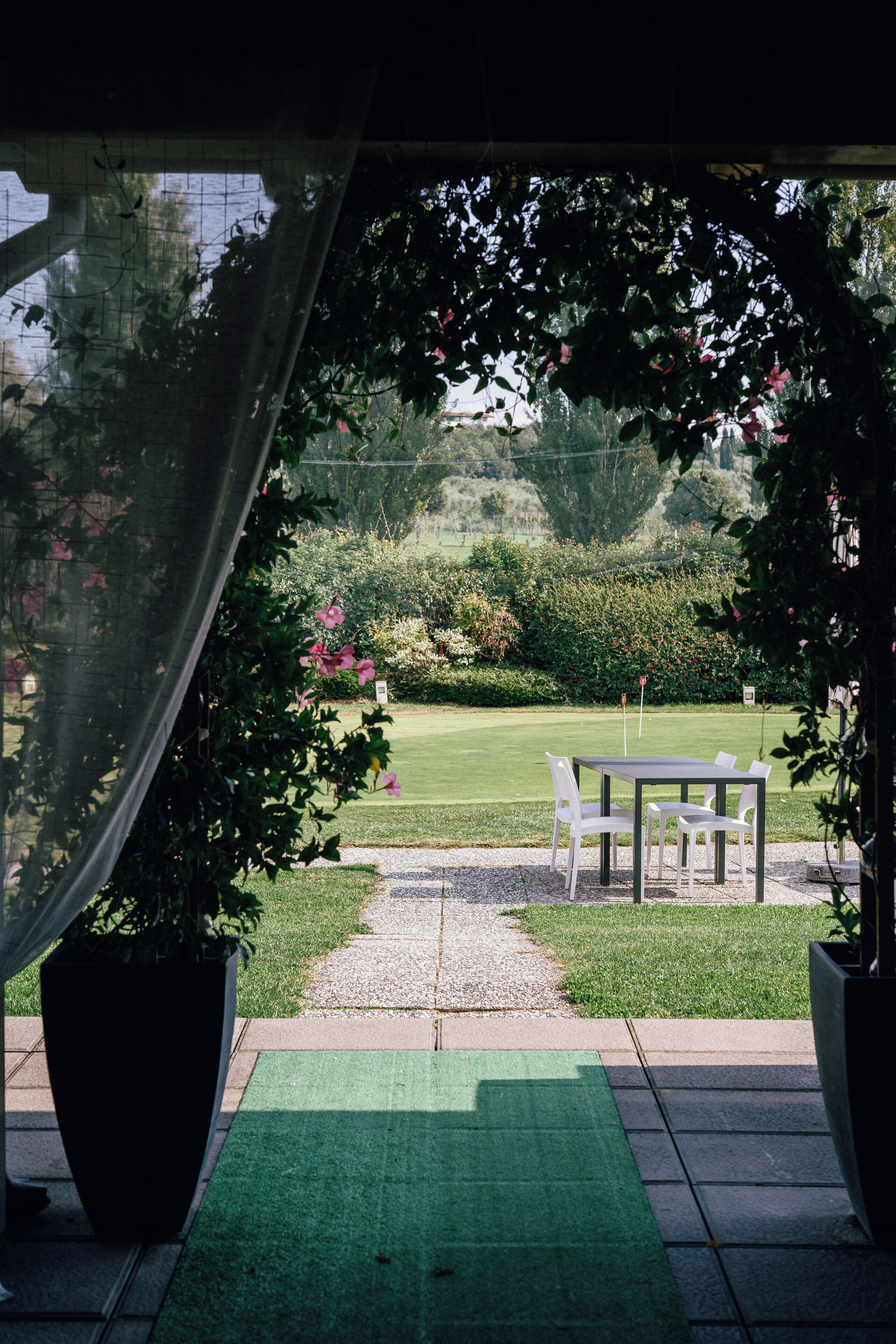 Se sirven almuerzos y cenas, cocina local