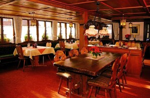 Se sirven desayunos, almuerzos, cenas y cocina alemana