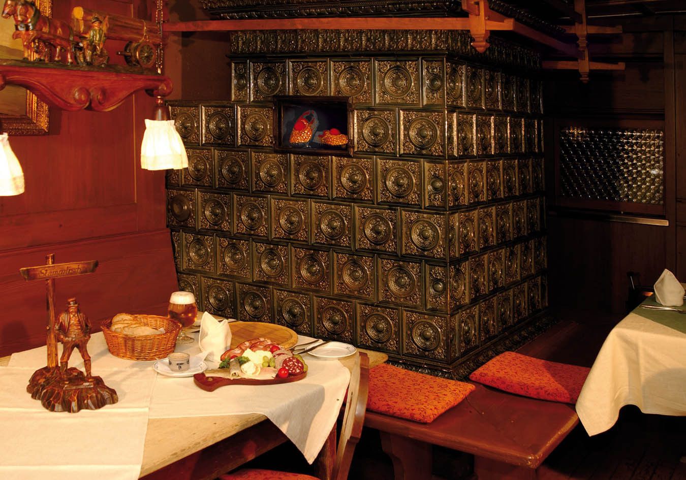 breakfast, lunch, dinner served; german cuisine