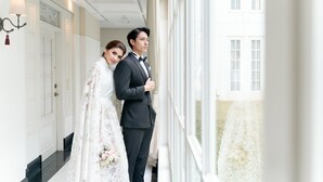 A hallway with white doors and a window. - The Hermitage, A Tribute Portfolio Hotel, Jakarta (Jakarta)