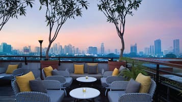 Bar panoramico, con vista sulla spiaggia, aperto tutti i giorni