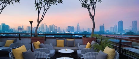 Bar panoramico, con vista sulla spiaggia, aperto tutti i giorni