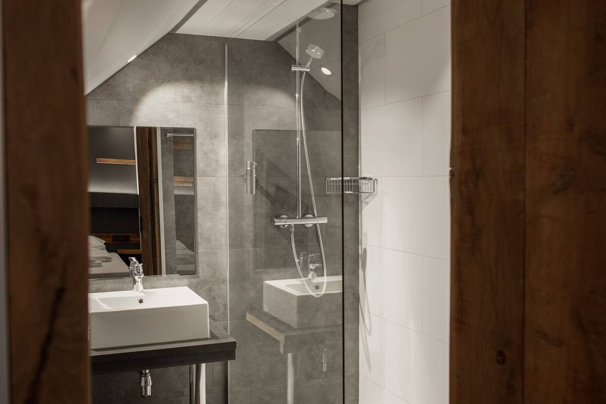 triple room | laptop workspace, free wifi, bed sheets