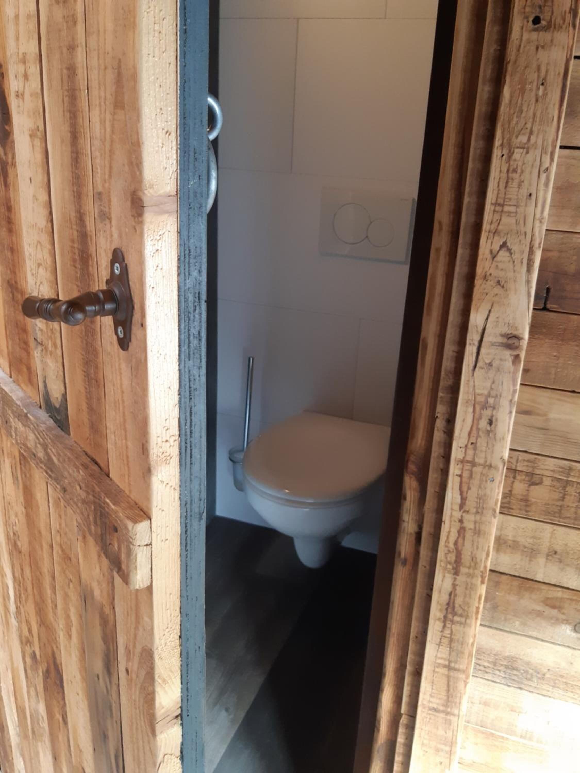 standard double room | bathroom | hair dryer, towels, soap, shampoo