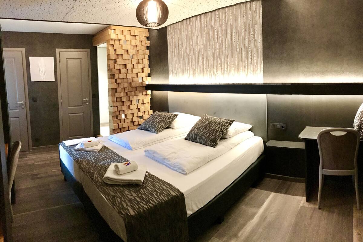 laptop workspace, free wifi, bed sheets