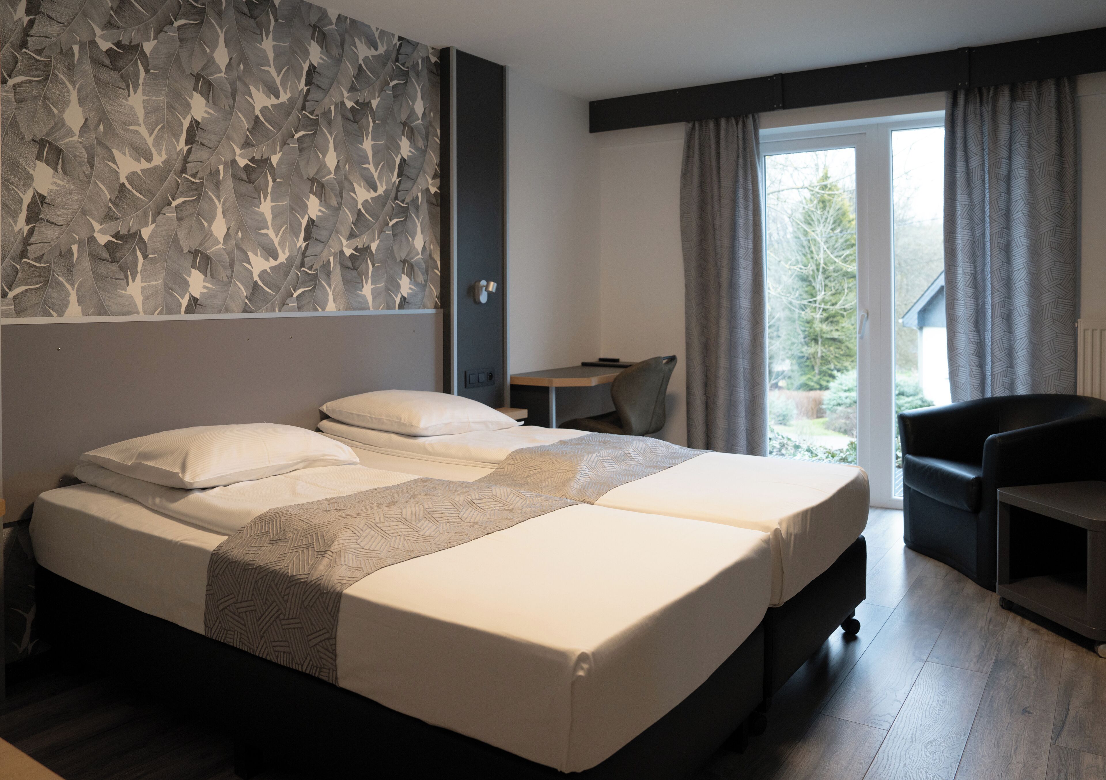 standard twin room, 2 single beds | laptop workspace, free wifi, bed sheets