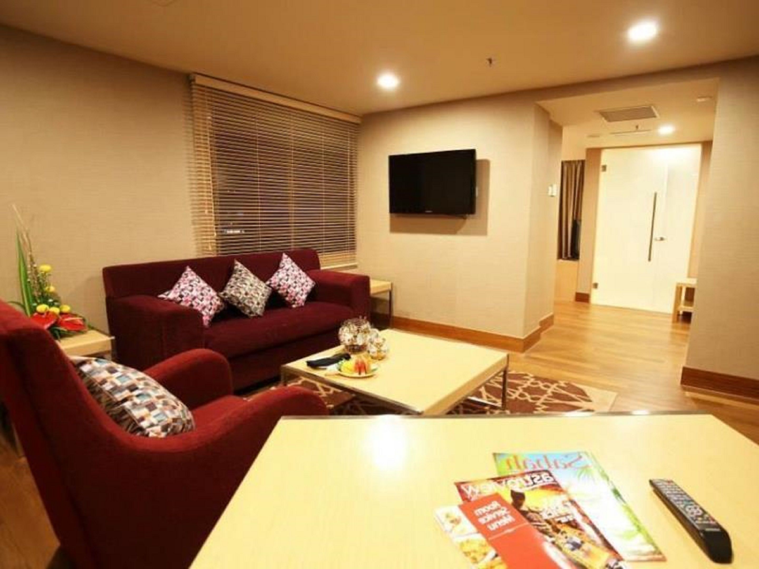 executive suite | minibar, in-room safe, free cots/infant beds, bed sheets