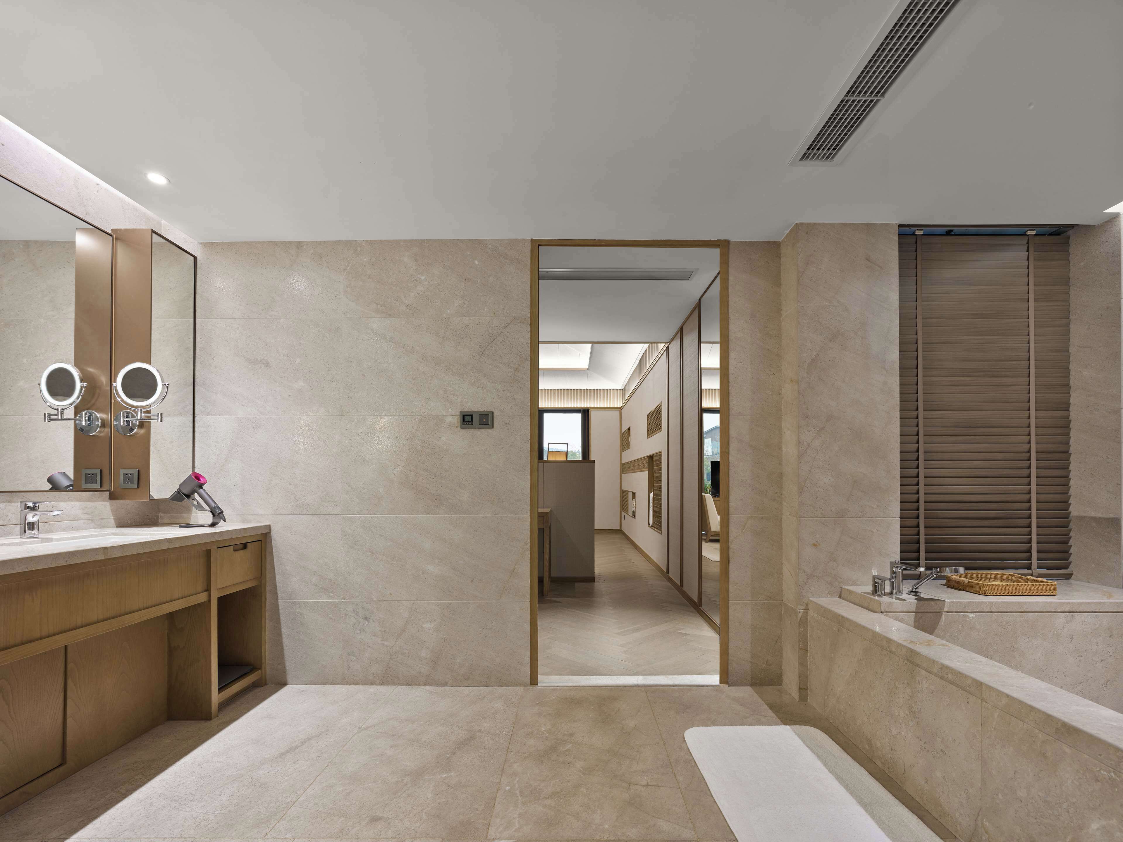 Separate tub and shower, free toiletries, hair dryer, bathrobes