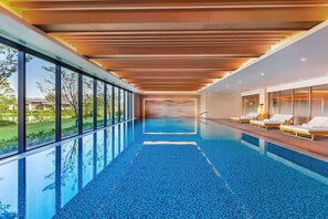 Hồ bơi trong nhà 