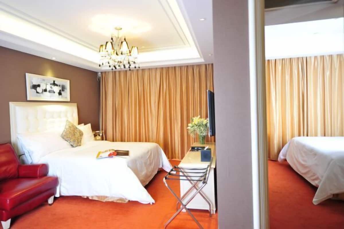 1 bedroom, in-room safe, blackout curtains, soundproofing
