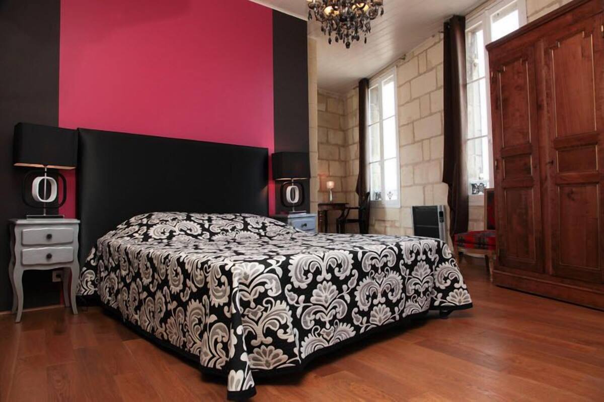 Double Room, City View (Chevaliers) | Minibar, individually decorated, desk, soundproofing