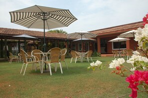 Se sirven desayunos, comidas, cenas y cocina asiática 