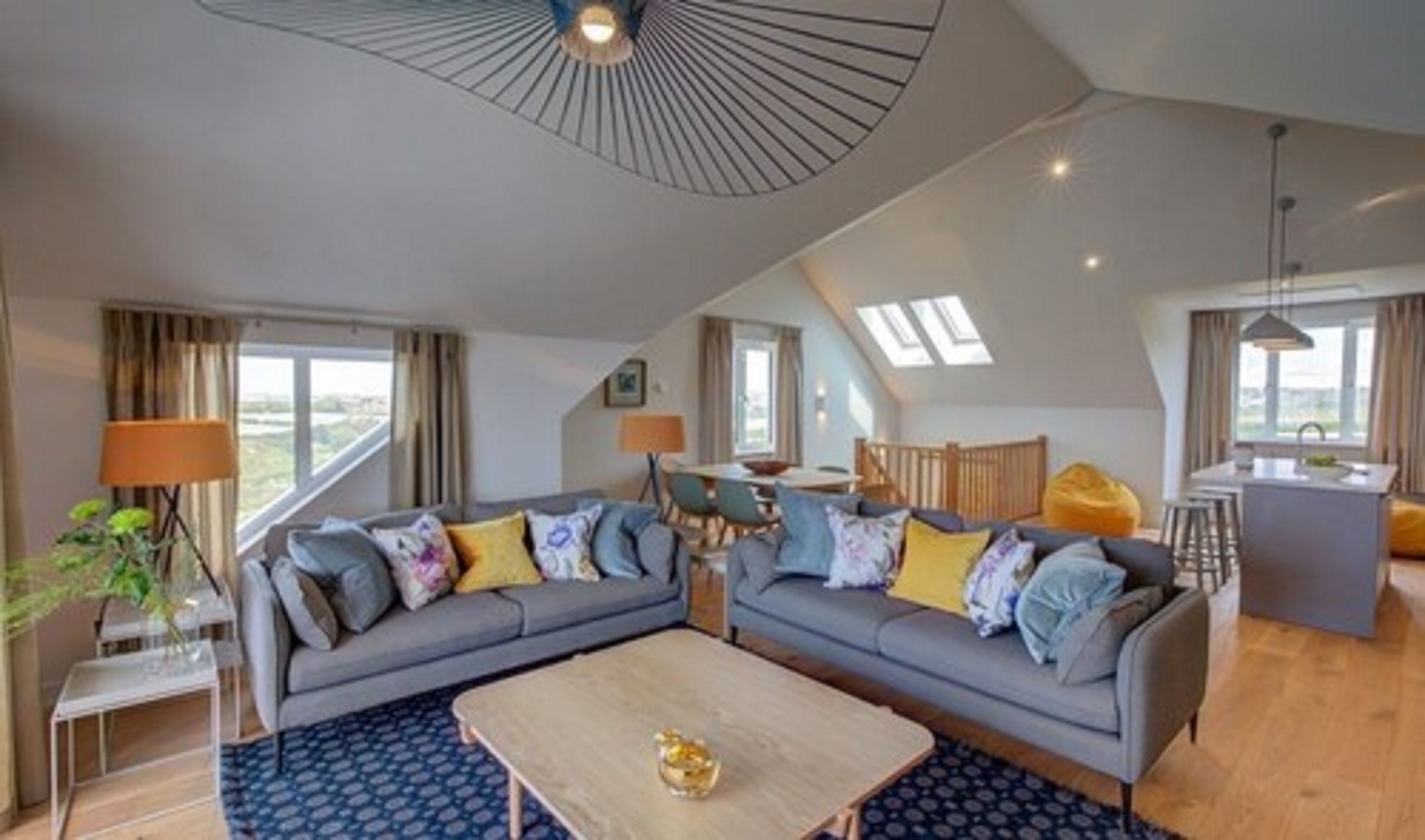 flat-screen tv, dvd player