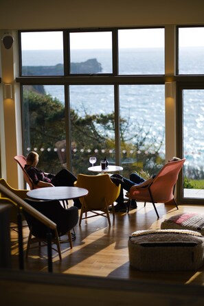 الإطلالة من المنشأة