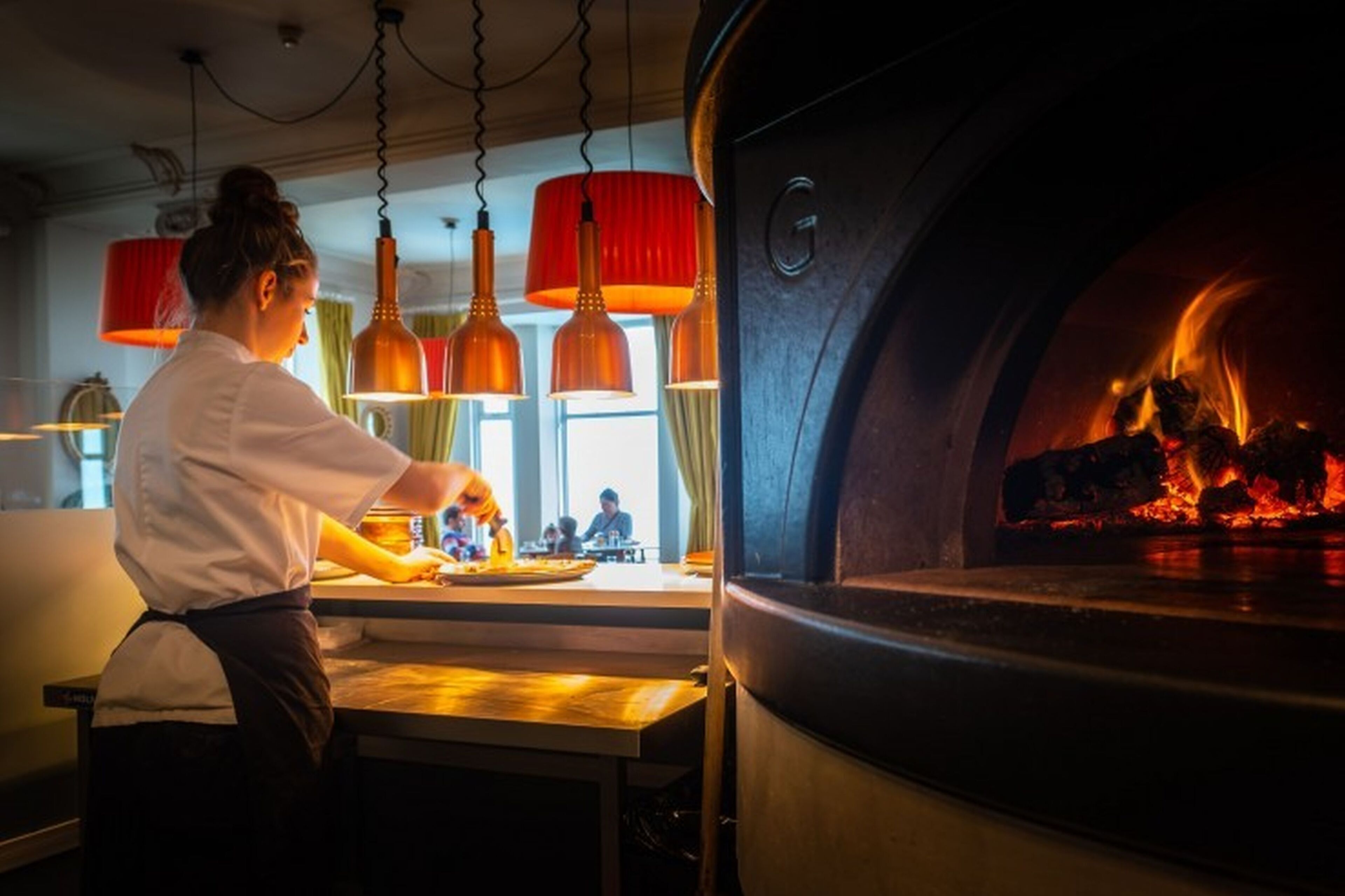 2 restaurants, breakfast, lunch, dinner served; british cuisine