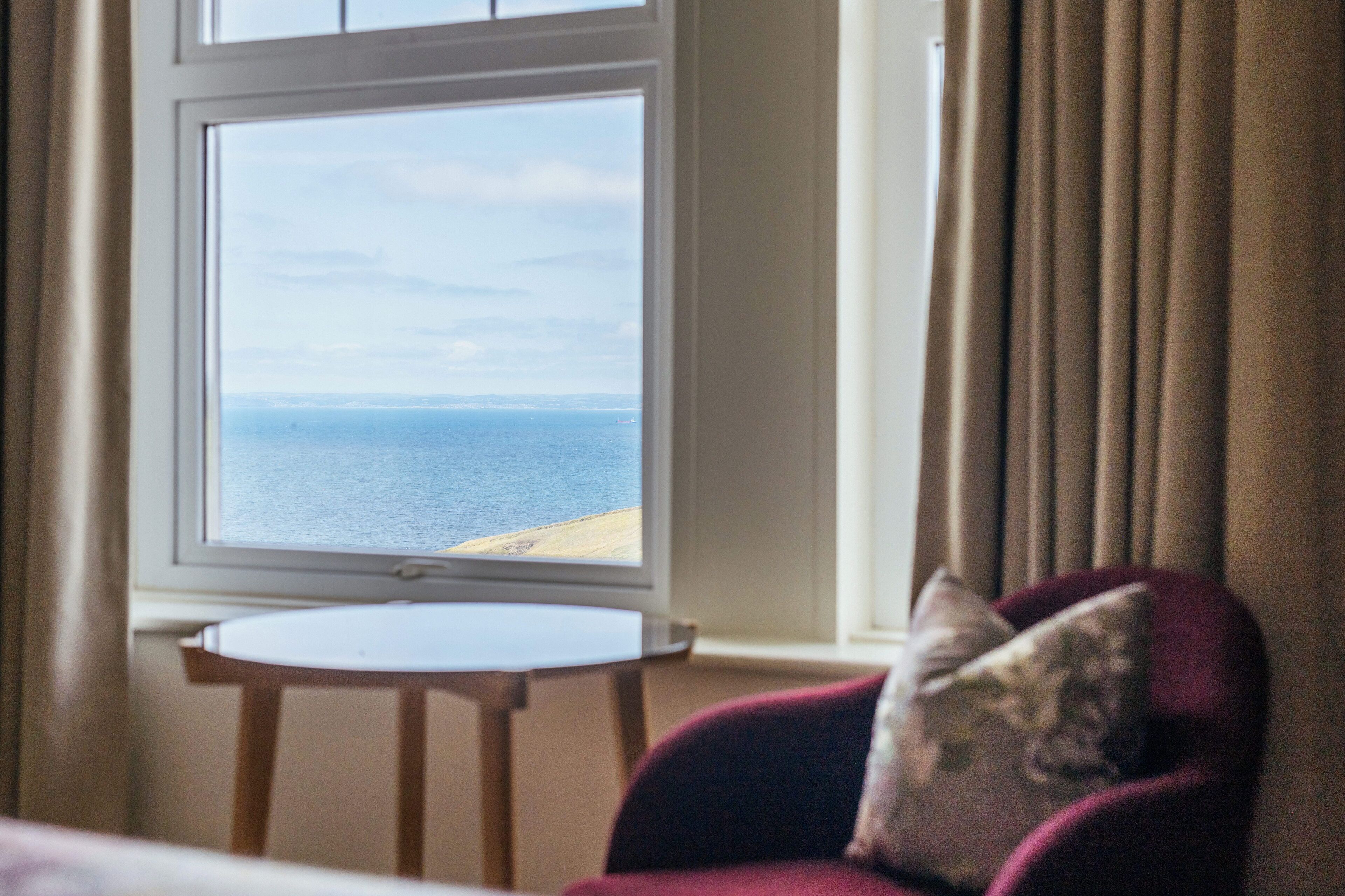 family room, sea view | beach/ocean view