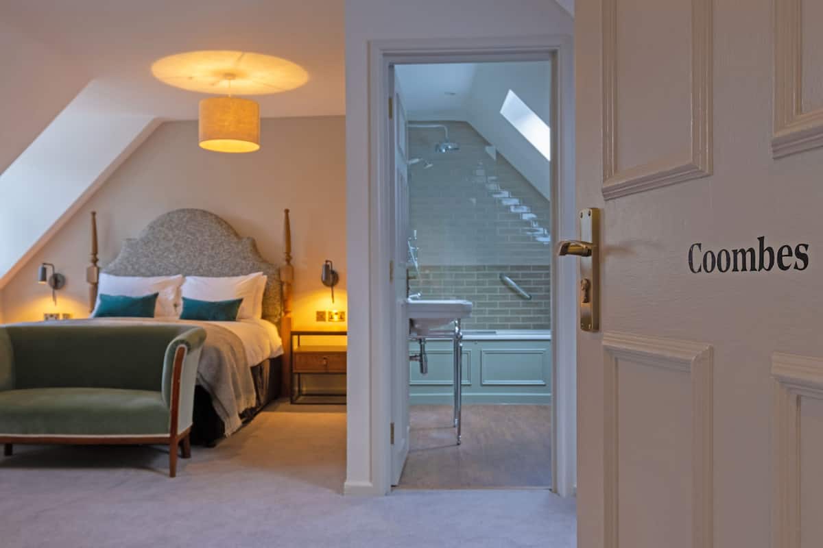 Cosy Room | Desk, iron/ironing board, free WiFi, bed sheets