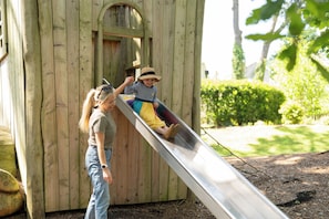 Children’s play area – outdoor