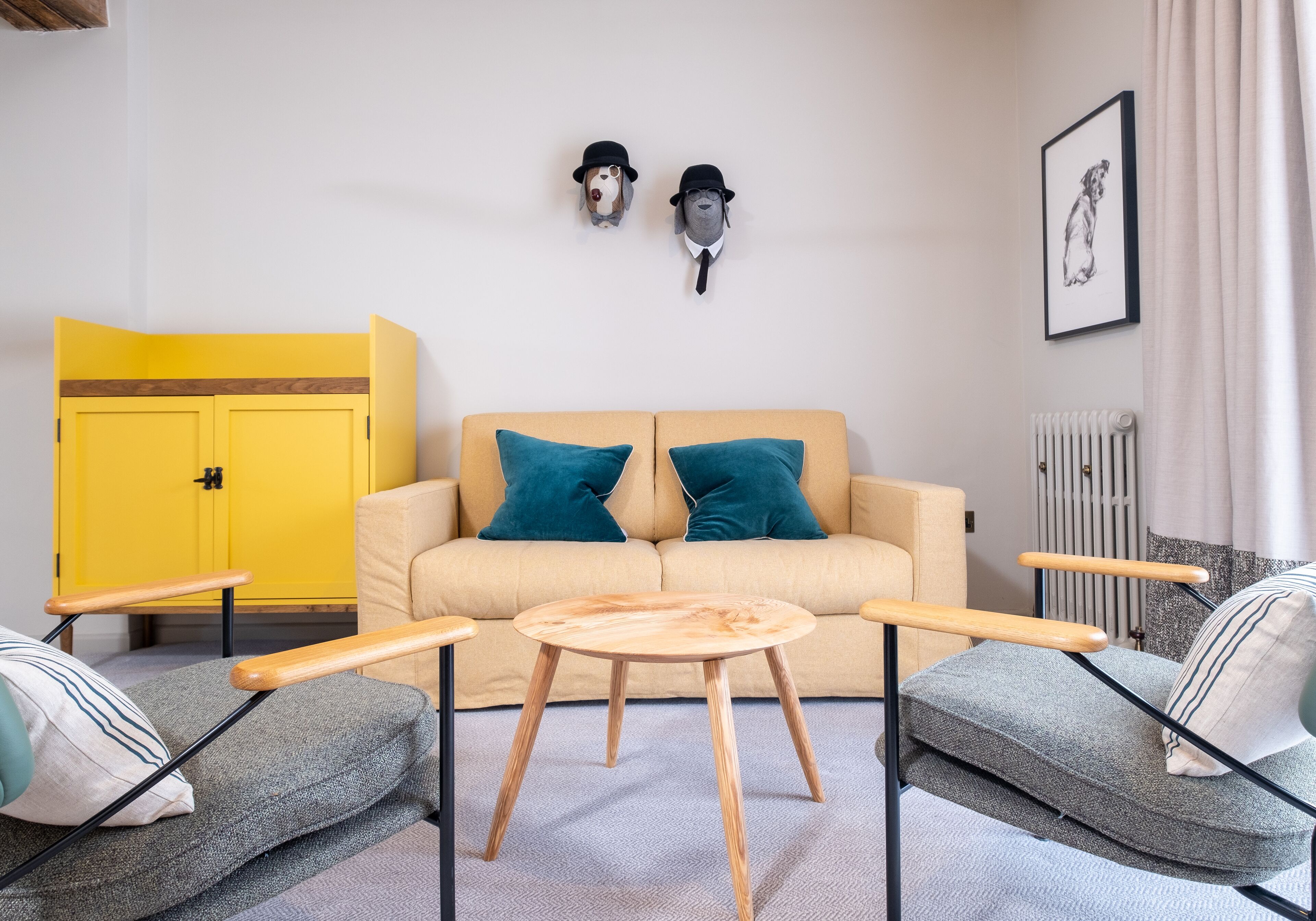 flat-screen tv, dvd player