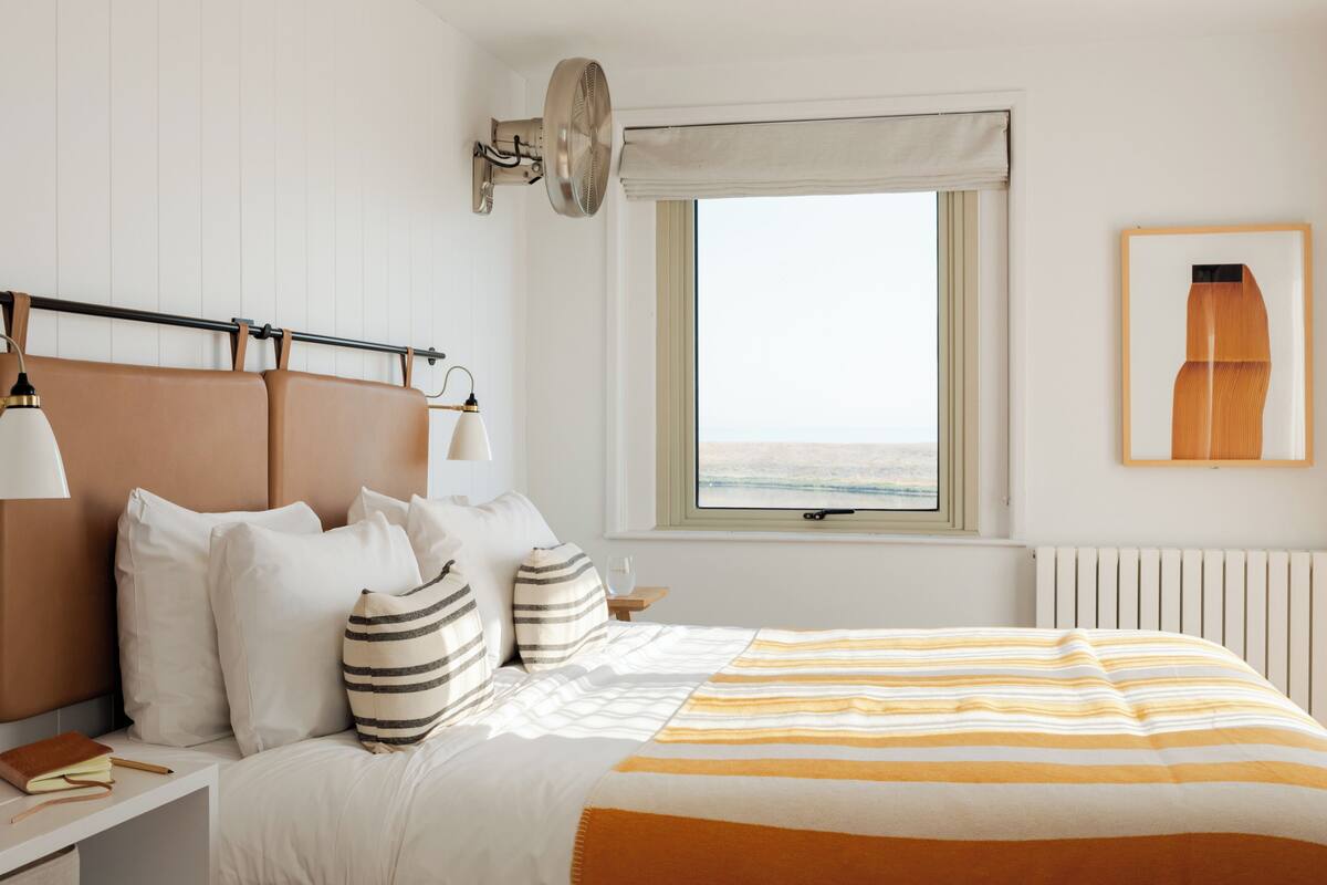 Deluxe View Room | In-room safe, iron/ironing board (on request), rollaway beds (free)