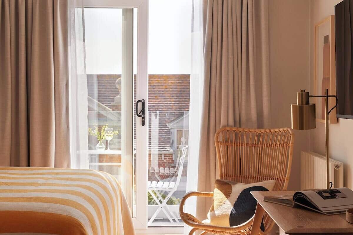 cosy room | in-room safe, iron/ironing board, free rollaway beds, free wifi