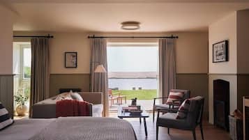 Fleet View Deluxe Room | In-room safe, iron/ironing board, free rollaway beds, free WiFi