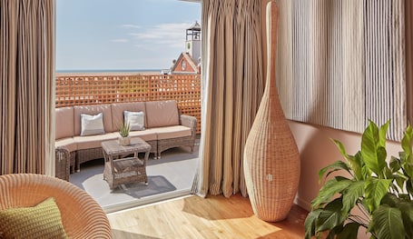 Lounge. Moonfleet Manor