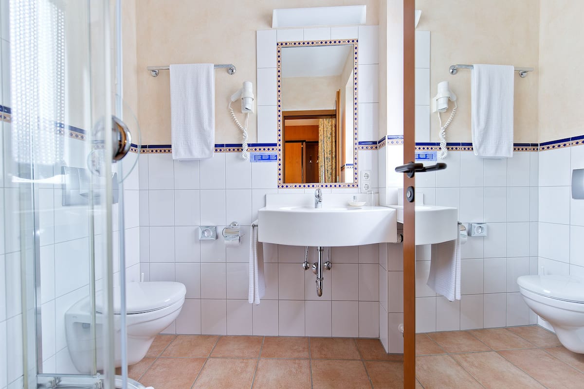 standard double room | bathroom | shower, hair dryer, towels