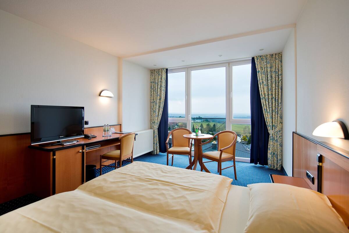 in-room safe, desk, free wifi