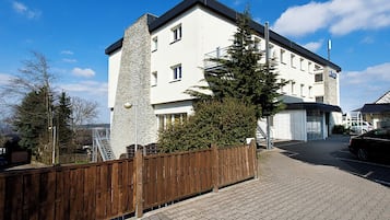 Fachada de la propiedad