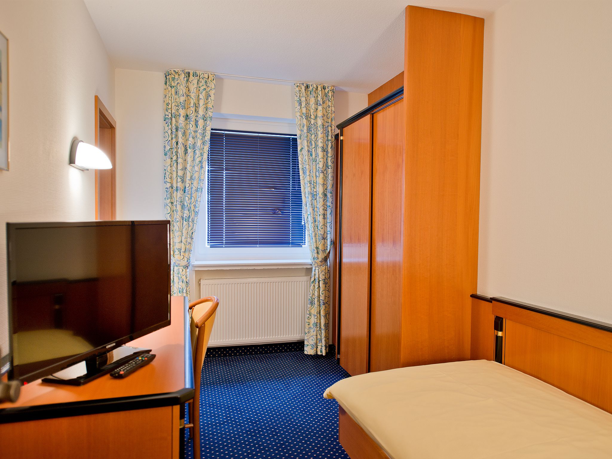 in-room safe, desk, free wifi