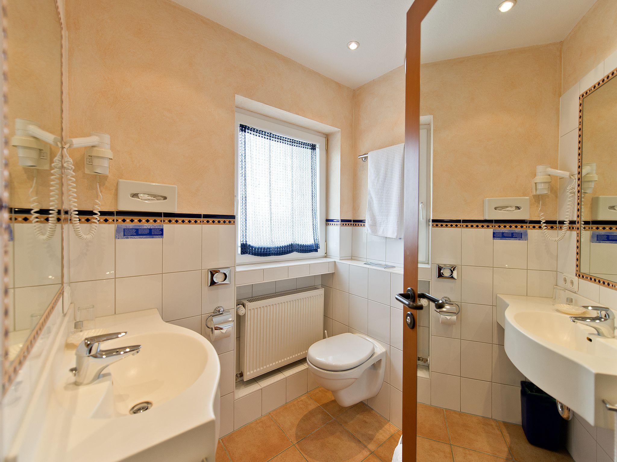 standard single room | bathroom | shower, hair dryer, towels